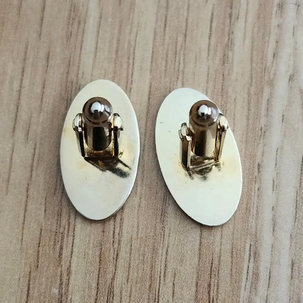 Shields Mens Gold Tone Oval Cufflinks Engraved Geometric Diamond Chain Border